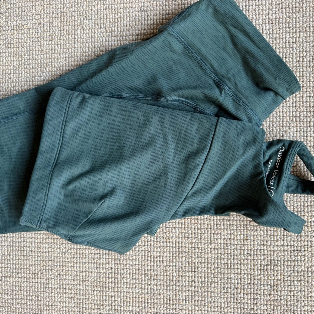 Outdoor Voices Women's Teal Leggings and Crop Bra
